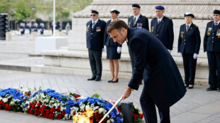 Avant la flamme olympique, Macron ravive la flamme du soldat inconnu &agrave; Paris