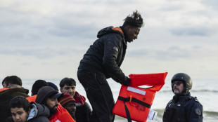 Lacrymo, rage et larmes de d&eacute;sespoir pour les migrants sur une plage de Gravelines