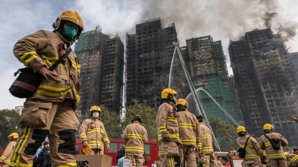 Pior incêndio em décadas deixa mais de 90 mortos em Hong Kong