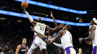 Lakers fend off Suns fightback, Hawks edge Sixers