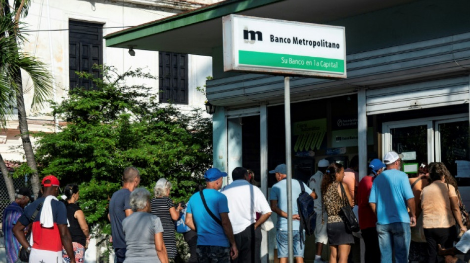 "C'est pas possible" : les Cubains, r&eacute;ticents &agrave; mettre leur argent en banque
