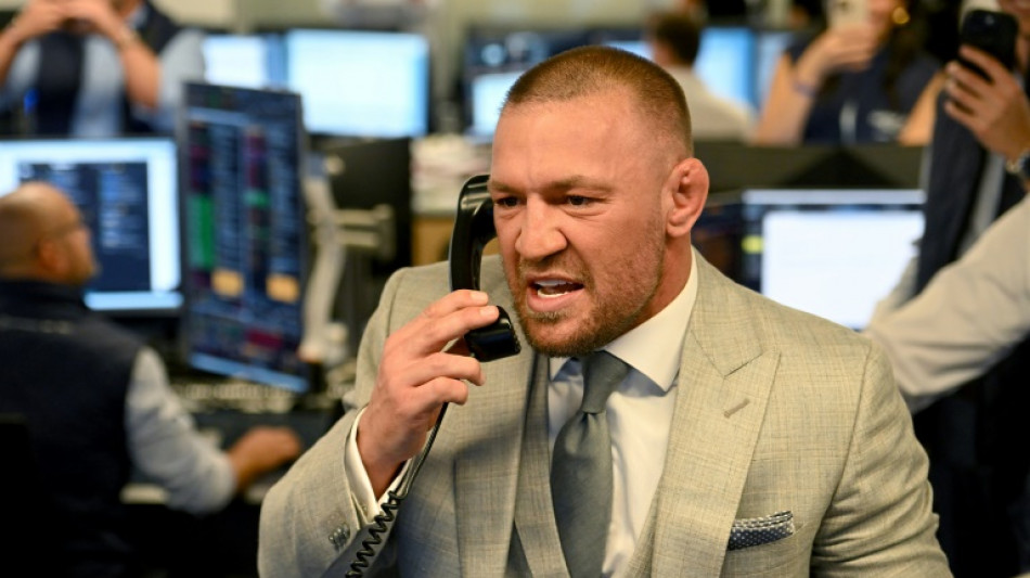 Conor McGregor &eacute; suspenso por 18 meses por n&atilde;o realizar exames antidoping