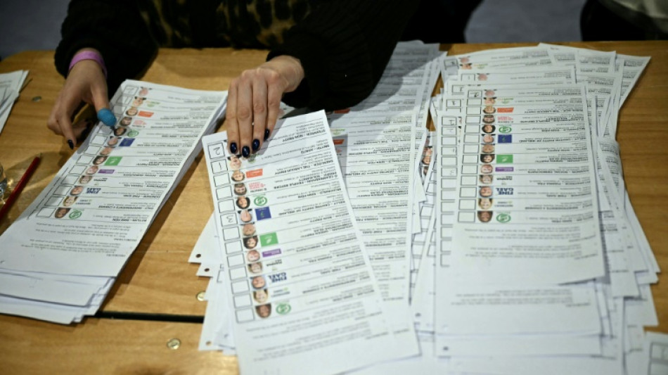 L&eacute;gislatives en Irlande: les partis de centre-droit en bonne voie pour rester au pouvoir