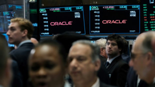 Wall Street conclut en ordre dispers&eacute;, la technologie lest&eacute;e par Apple