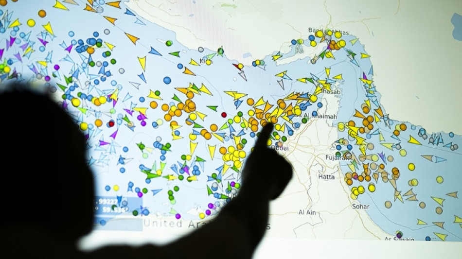 Destr&oacute;ieres americanos entram no Golfo para escoltar navios