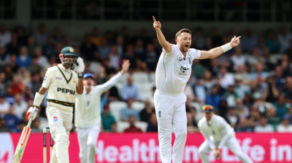 Robinson double rocks Pakistan in first Test before rain stops play