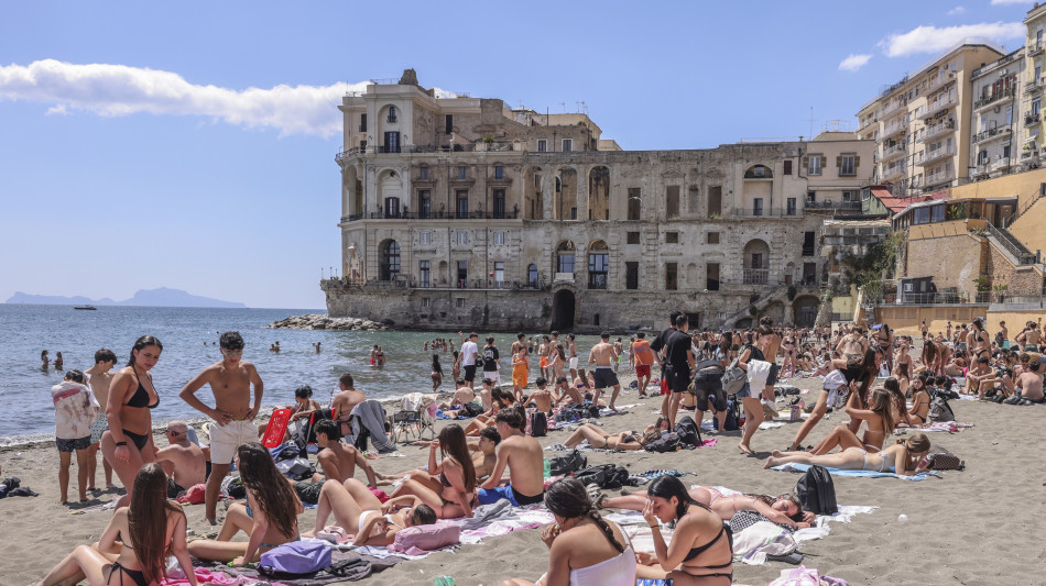 Federconsumatori, in vacanza solo il 44% degli italiani, l'84% resta in Italia