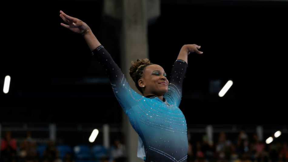 Rebeca Andrade ganha seu 2&ordm; ouro no Pan na trave de equil&iacute;brio; Fl&aacute;via Saraiva &eacute; prata