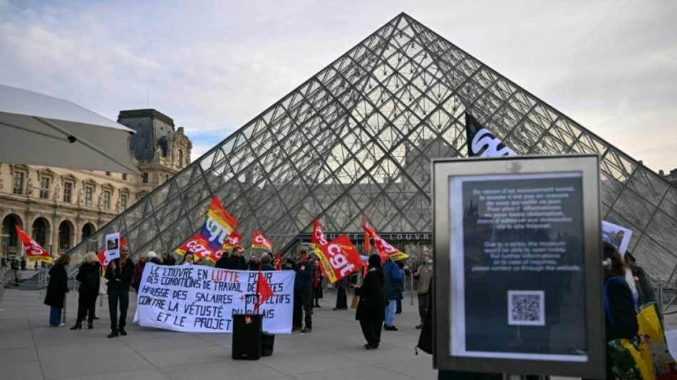 Funcion&aacute;rios do Louvre aprovam retomar a greve iniciada em dezembro