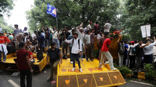 Migliaia di persone protestano nel centro di Nuova Delhi
