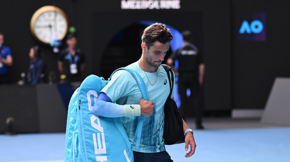 Australian Open: Musetti avanti di due set si ritra, in semifinale va Djokovic