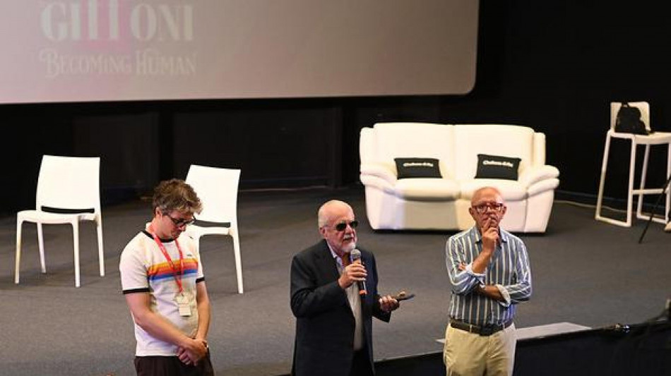 De Laurentiis, 'Netflix? Ha ucciso il cinema ma l'ha fatto bene'