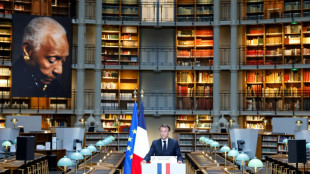 Macron salue "l'attachement intranquille" de Maryse Cond&eacute; &agrave; la France