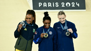 Rebeca &eacute; prata em dia de bronze no jud&ocirc; e no boxe; Brasil vai &agrave;s semis do futebol feminino