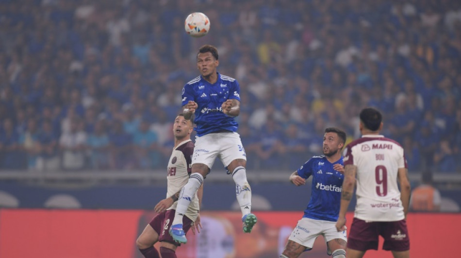 Cruzeiro fica no empate em casa com Lan&uacute;s (1-1) na ida da 'semi' da Sul-Americana