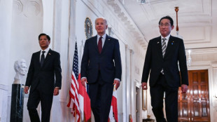 Biden promet de d&eacute;fendre les Philippines en cas d'"attaque" en mer de Chine m&eacute;ridionale