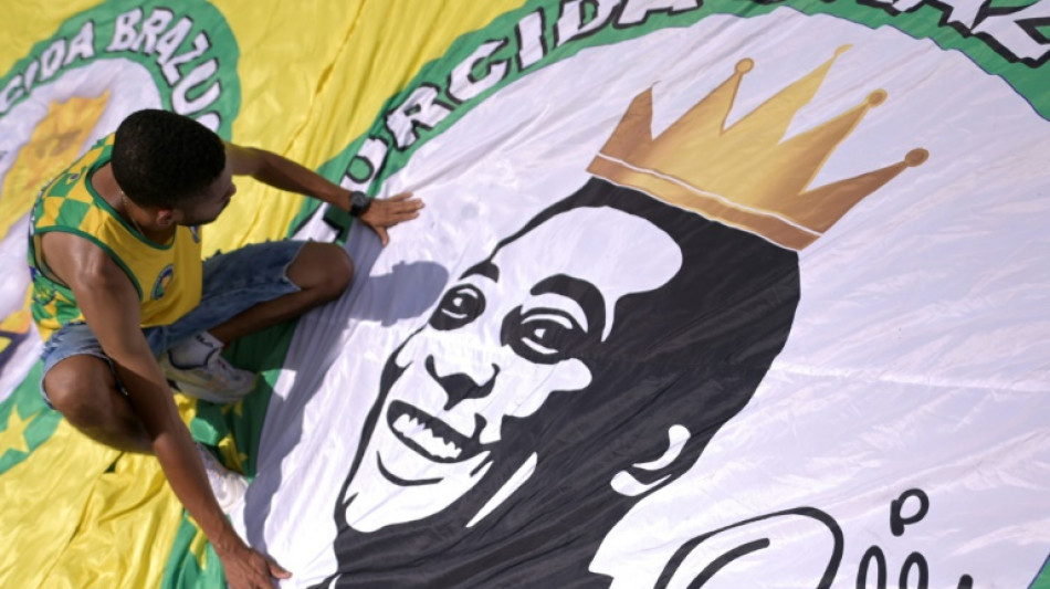Les Br&eacute;siliens font leurs adieux au l&eacute;gendaire footballeur Pel&eacute;