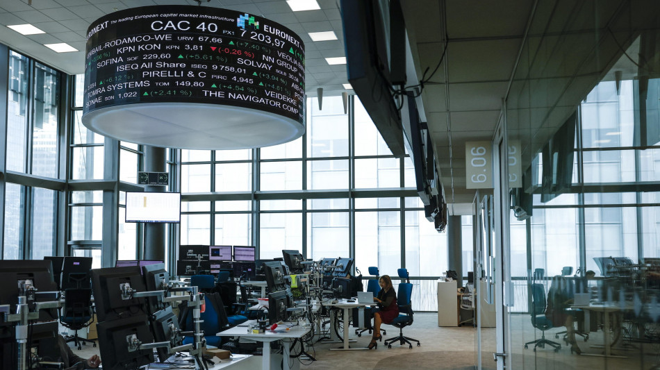 Borsa: l'Europa tenta il rimbalzo, calano petrolio e gas