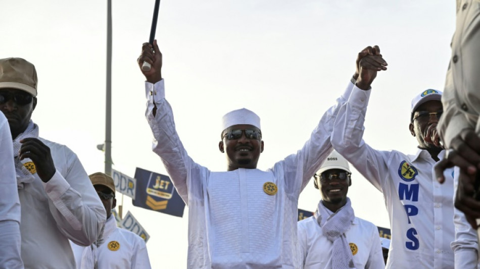 Pr&eacute;sidentielle au Tchad: le pr&eacute;sident et son Premier ministre chacun certain de l'emporter
