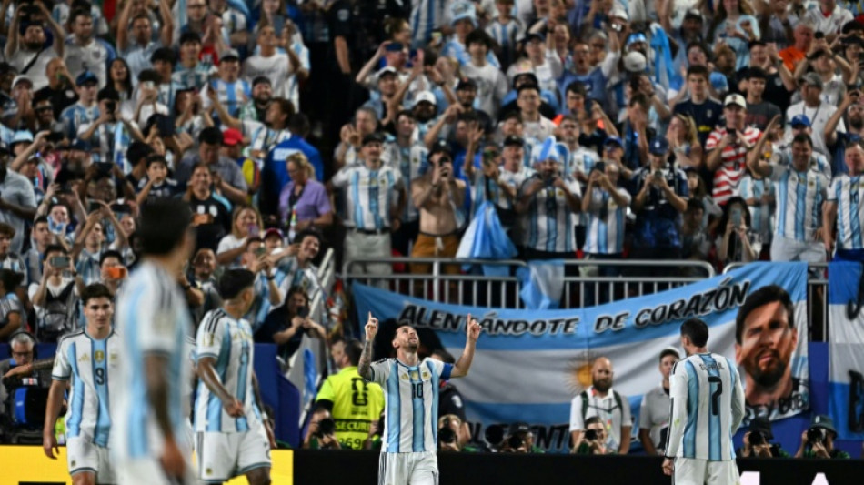 Messi iguala el r&eacute;cord de goles en Mundiales en un inolvidable debut de Argentina