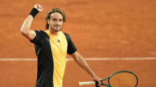 Tsitsipas vence chin&ecirc;s Zhang e vai &agrave;s oitavas de Roland Garros