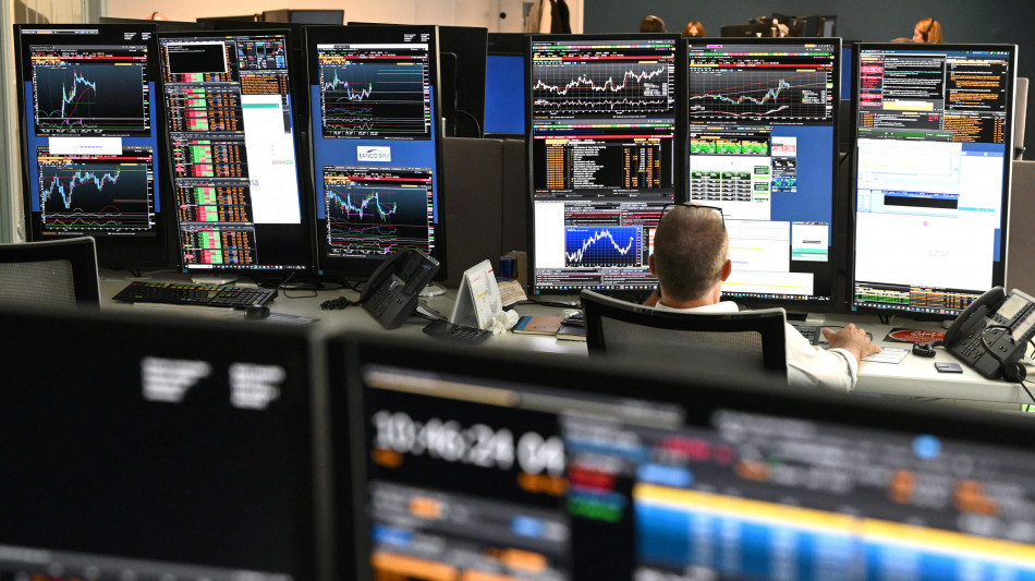 Borsa: l'Europa volatile con lente sull' Iran, risale il petrolio