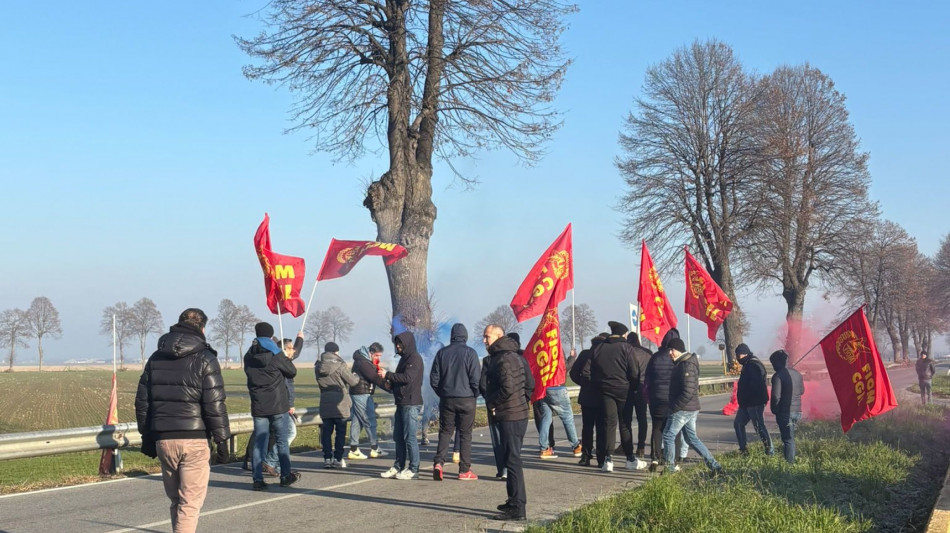 Ex Ilva, sciopero nel Cuneese, bloccata la statale 20