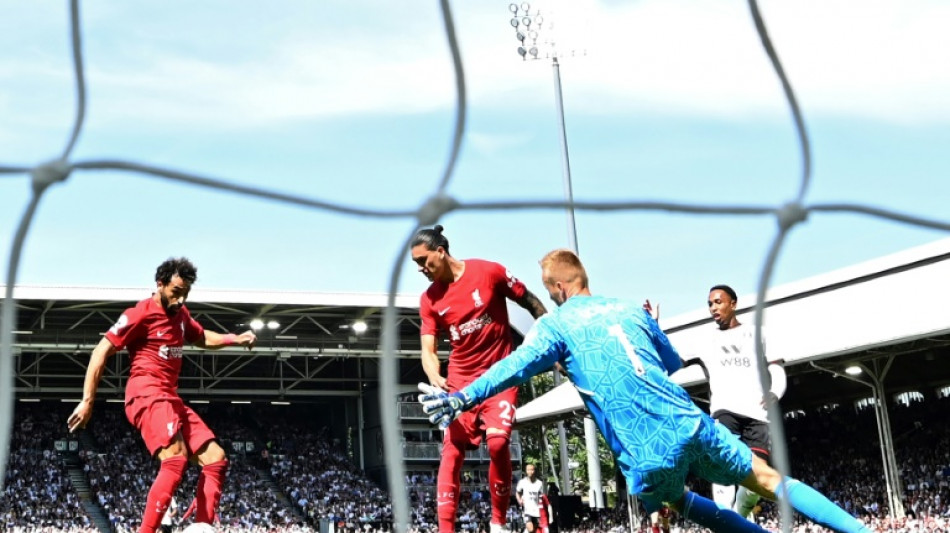 Angleterre: Liverpool, bouscul&eacute; &agrave; Fulham, accroche le nul