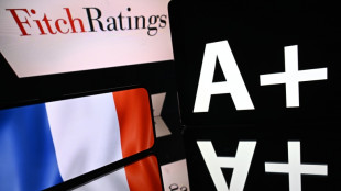 Fitch maintient la note A+ de la France mais abaisse sa perspective