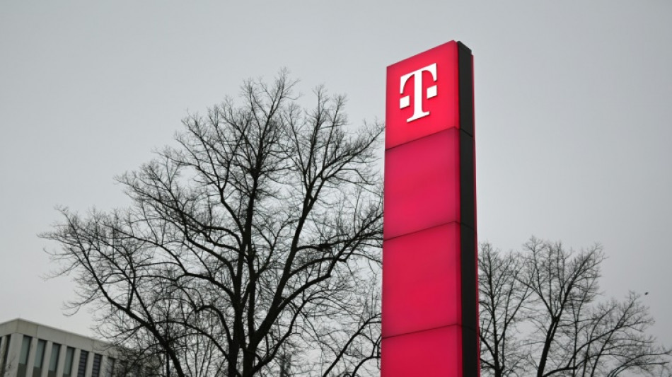 Staatliche KfW reduziert Anteil an der Telekom - Erl&ouml;s aus Aktien geht an Bahn