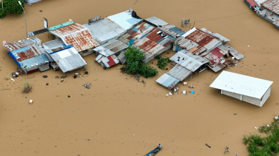 Typhoon Fung-wong leaves flooded Philippine towns in its wake