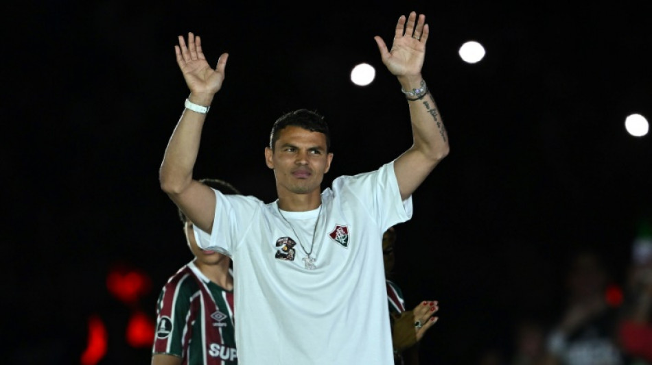 Torcida do Fluminense d&aacute; as boas-vindas a Thiago Silva no Maracan&atilde;