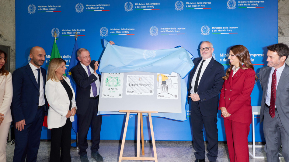Urso, un francobollo per Laura Biagiotti, orgoglio italiano