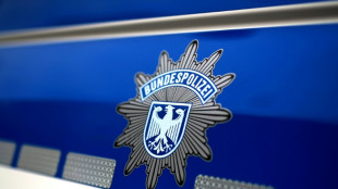 Mann f&auml;hrt auf Trittbrett von Lokomotive von Winsen nach L&uuml;neburg