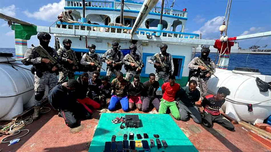La marine indienne secourt un bateau de p&ecirc;che iranien d&eacute;tourn&eacute; par des pirates somaliens