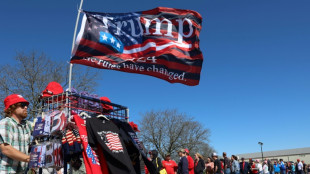 Apr&egrave;s des semaines de proc&egrave;s, Trump renoue avec les estrades de campagne