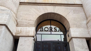 Borsa: Milano debole (-1%) con le banche, resta in corsa Leonardo