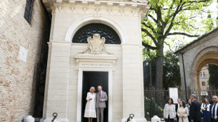 Charles III e Camilla visitam o túmulo de Dante, pai da língua italiana