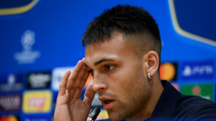 Com les&atilde;o na coxa, Lautaro &eacute; d&uacute;vida para jogo de volta contra Bar&ccedil;a na Champions