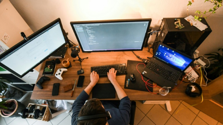 Studie: B&uuml;rokr&auml;fte f&uuml;hlen sich im Homeoffice leistungsst&auml;rker