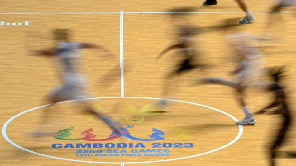 Basketball coaches slam temporary court, dunk on the heat
