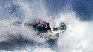Lenda do surf Kelly Slater indica que sua aposentadoria est&aacute; pr&oacute;xima
