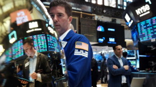 Wall Street ouvre en l&eacute;g&egrave;re baisse, soucieuse de l'&eacute;conomie chinoise