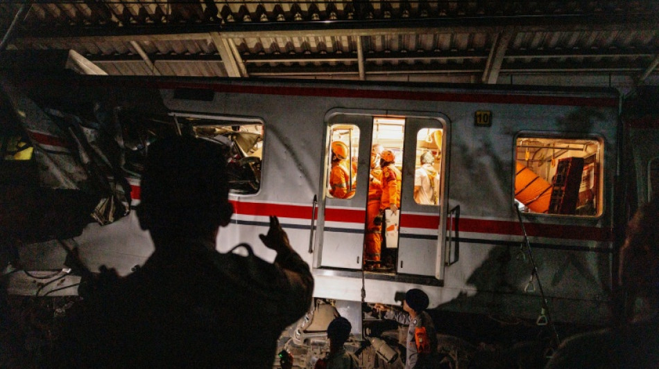 Colis&atilde;o entre trens perto de Jacarta deixa ao menos cinco mortos