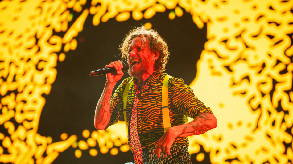 Jovanotti le canta ai politici, 'a Barletta c'era l'amianto, chiss&agrave; se era vero'