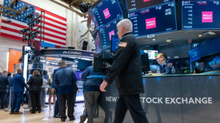 Wall Street ouvre en baisse, respiration apr&egrave;s une s&eacute;rie de records