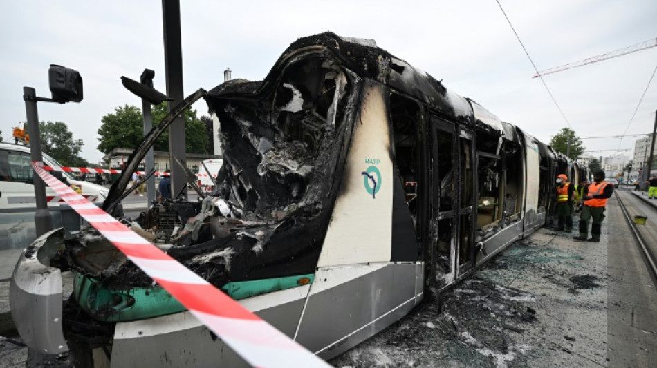 Emeutes: pas de bus ni de trams en Ile-de-France apr&egrave;s 21H00
