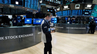 Wall Street ouvre en l&eacute;g&egrave;re hausse la derni&egrave;re s&eacute;ance du mois