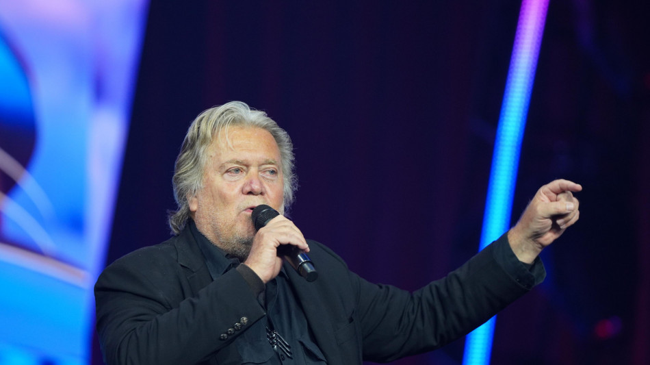 Bannon, 'Trump sconfigger&agrave; Biden con l'aiuto dell'esercito Maga'