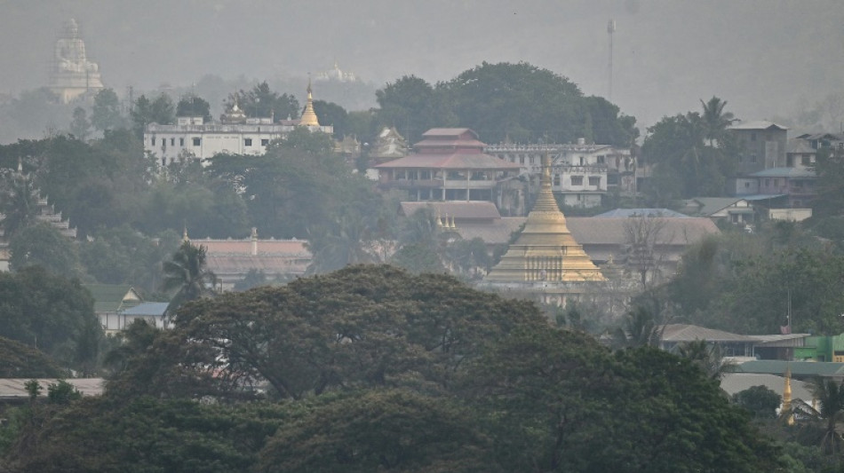 Birmanie: la junte essuie un lourd revers avec la chute d'une ville cl&eacute; &agrave; la fronti&egrave;re tha&iuml;landaise